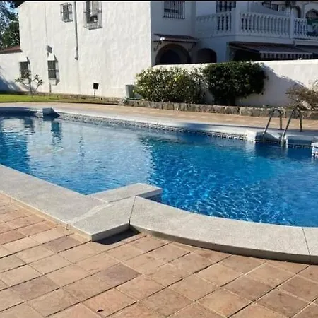 Fantastico Con Piscina Comunitaria Junto Al Mar En *